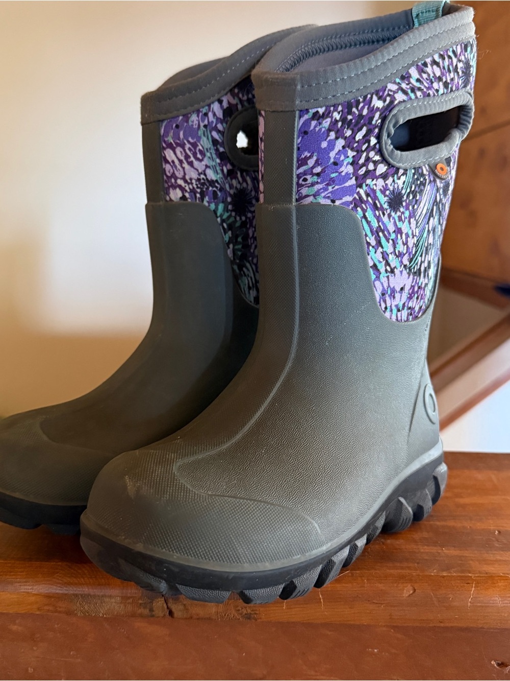 Bogs Girls Waterproof Winter Boots size 11c